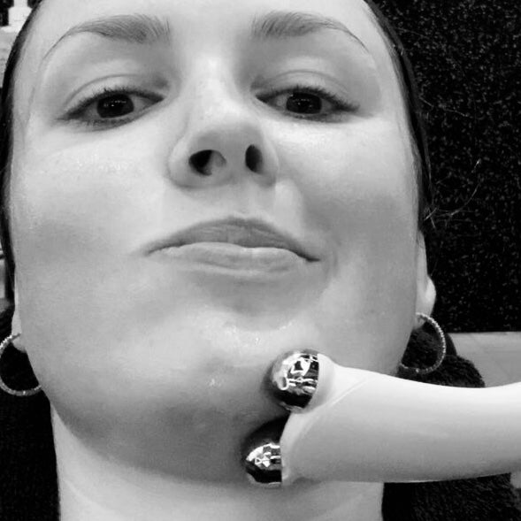 Tratamiento de microcorrientes faciales en Facefitness Guatemala